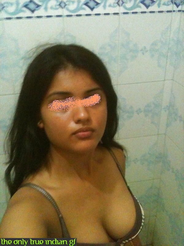 Indian College Girl Slim Sexy Shower Pics