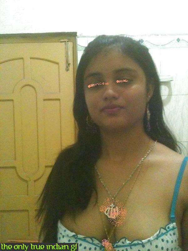 Indian College Girl Slim Sexy Shower Pics