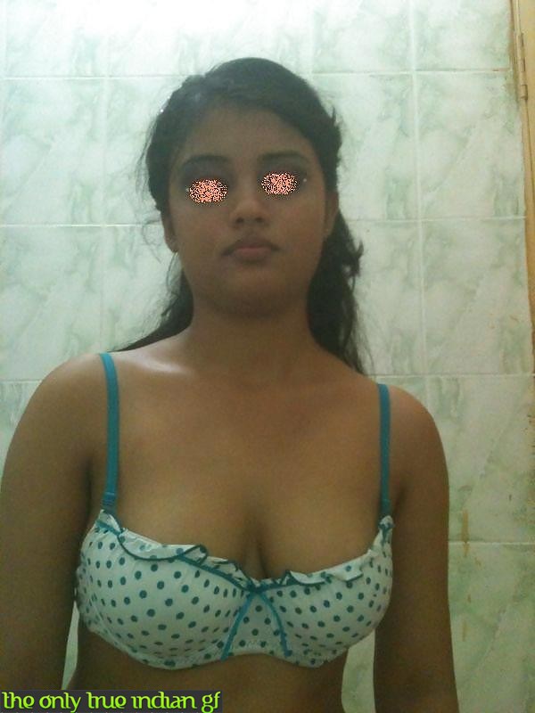 Indian College Girl Slim Sexy Shower Pics