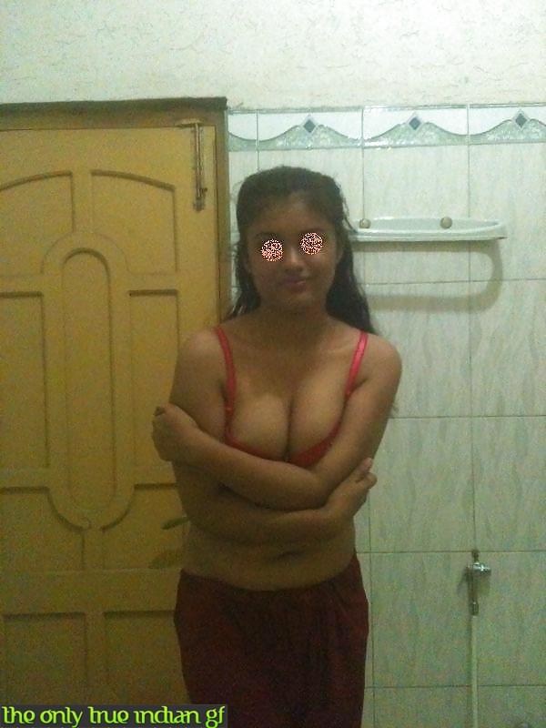 Indian College Girl Slim Sexy Shower Pics