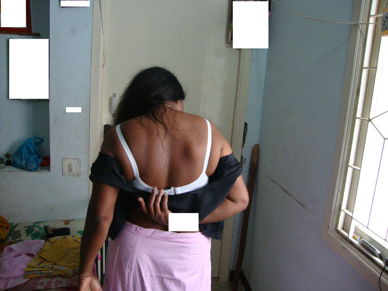 Indian Mallu Bhabhi Radha Showing Her Pussy