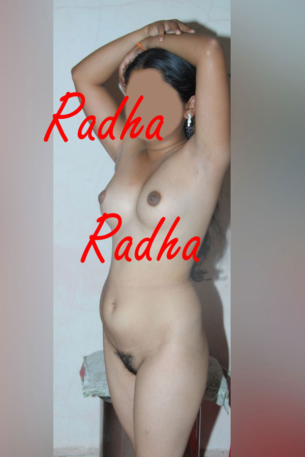 Indian Mallu Bhabhi Radha Showing Her Pussy