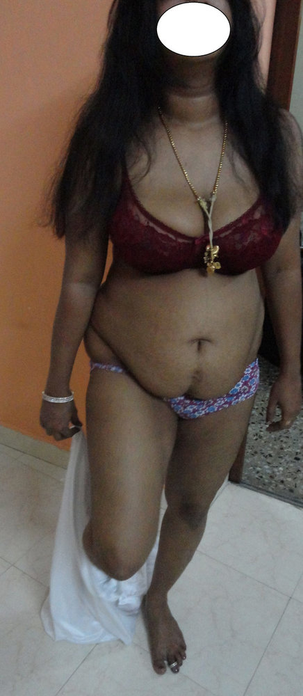 Juicy mature nude Indian aunty