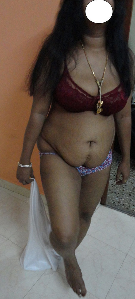 Juicy mature nude Indian aunty