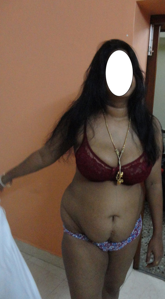 Juicy mature nude Indian aunty