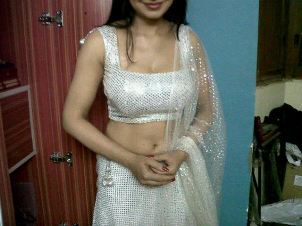 Indian girl after party gettign naked giving her man a blowjob