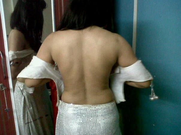 Indian girl after party gettign naked giving her man a blowjob