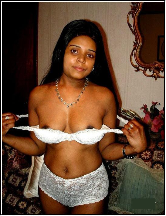 Indian Babe Neha Stripped Nude For Boyfriend