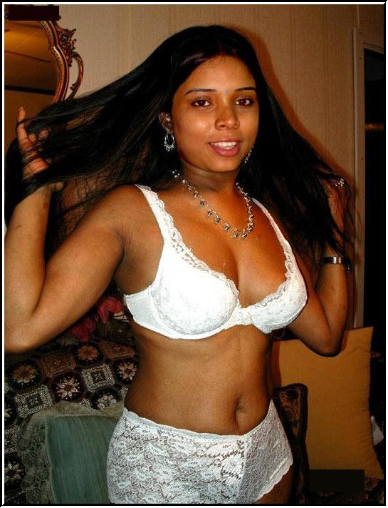 Indian Babe Neha Stripped Nude For Boyfriend
