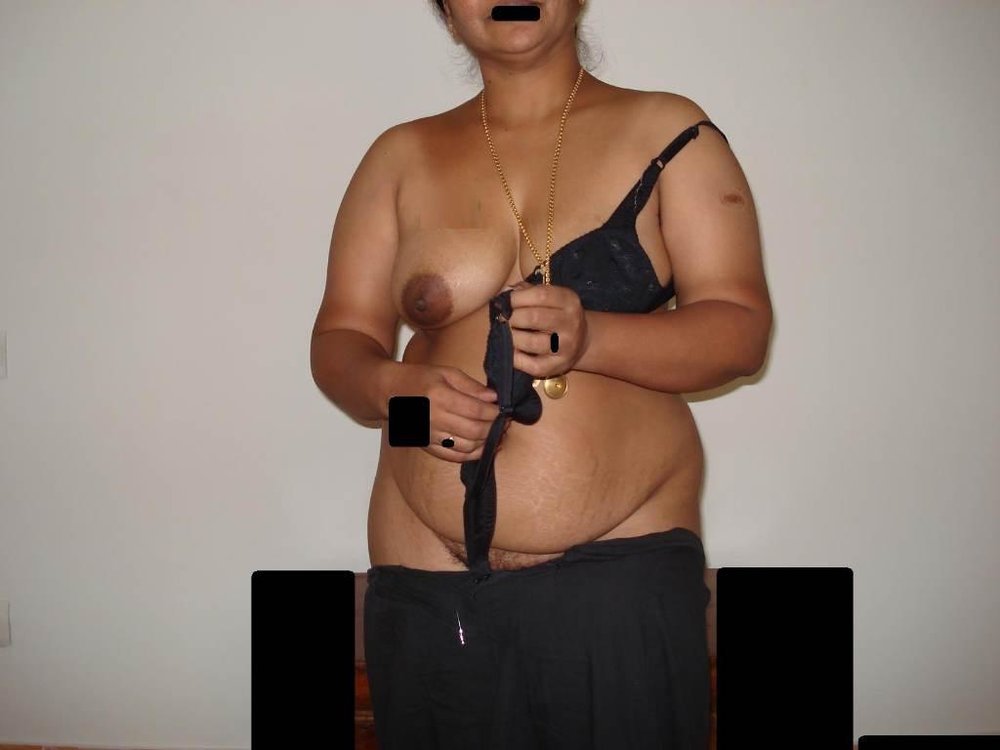 Indian housewife Seeta stripping naked