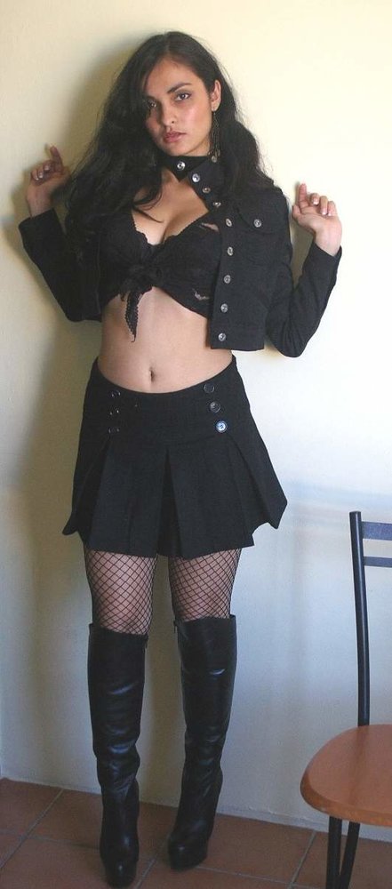 Modern Indian Babe Gayatri Boobs Exposed