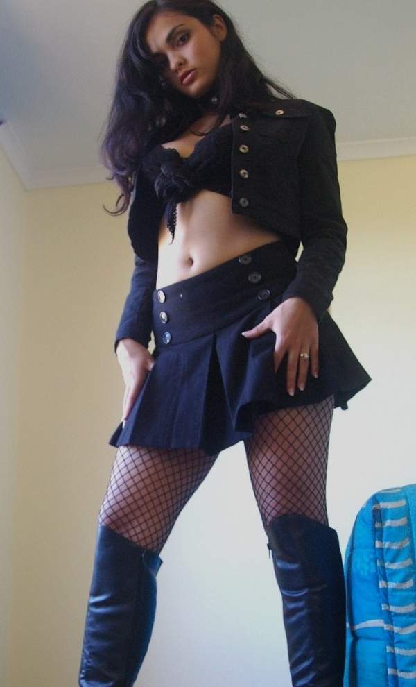 Modern Indian Babe Gayatri Boobs Exposed