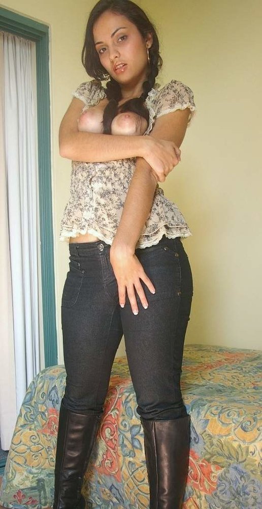 Modern Indian Babe Gayatri Boobs Exposed