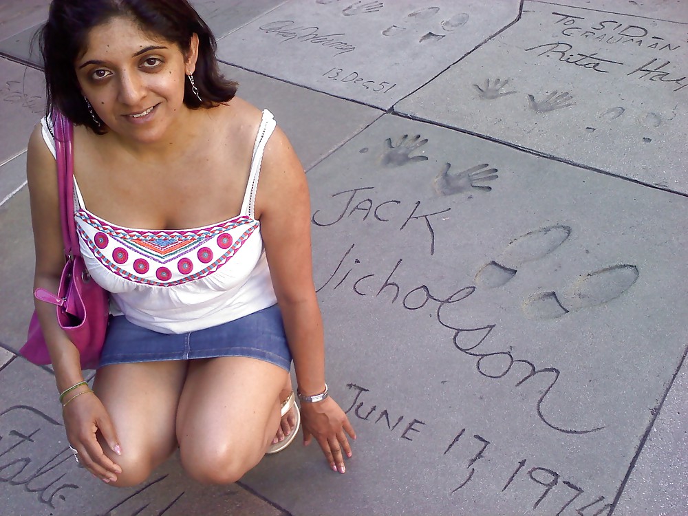 Indian girl caught on camera giving her man a blowjob