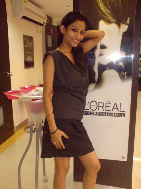 Young Indian Girl Raveena Posing Hot