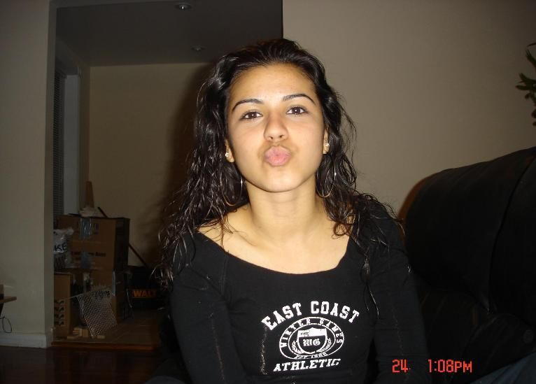 Indian Sexy GF Showing Lovely Pair of Tits