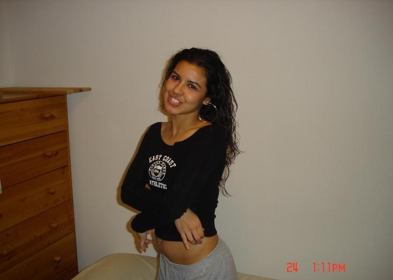 Indian Sexy GF Showing Lovely Pair of Tits