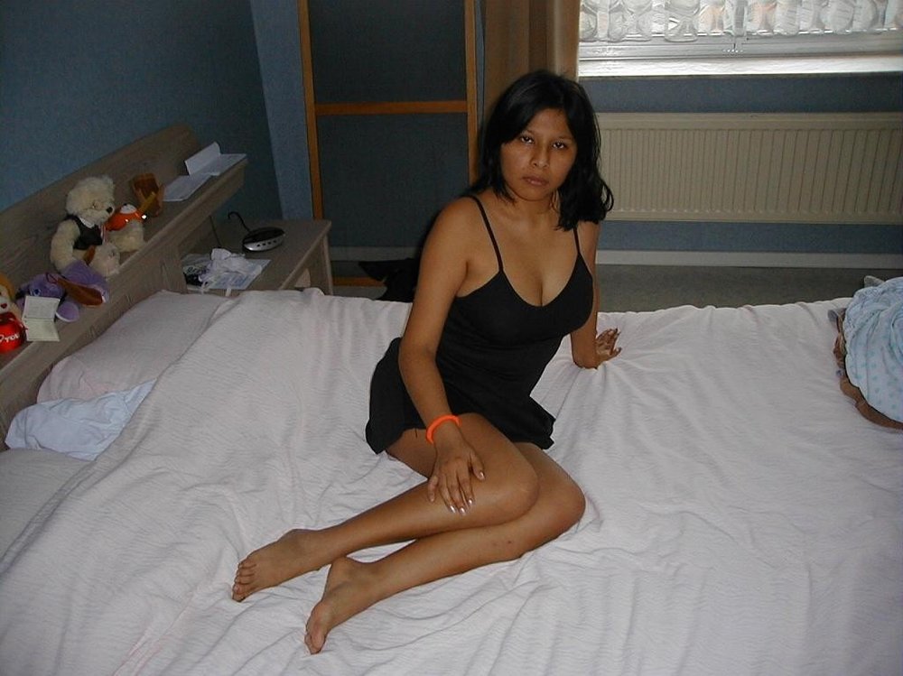 Juicy Attractive Indian Wife Naked