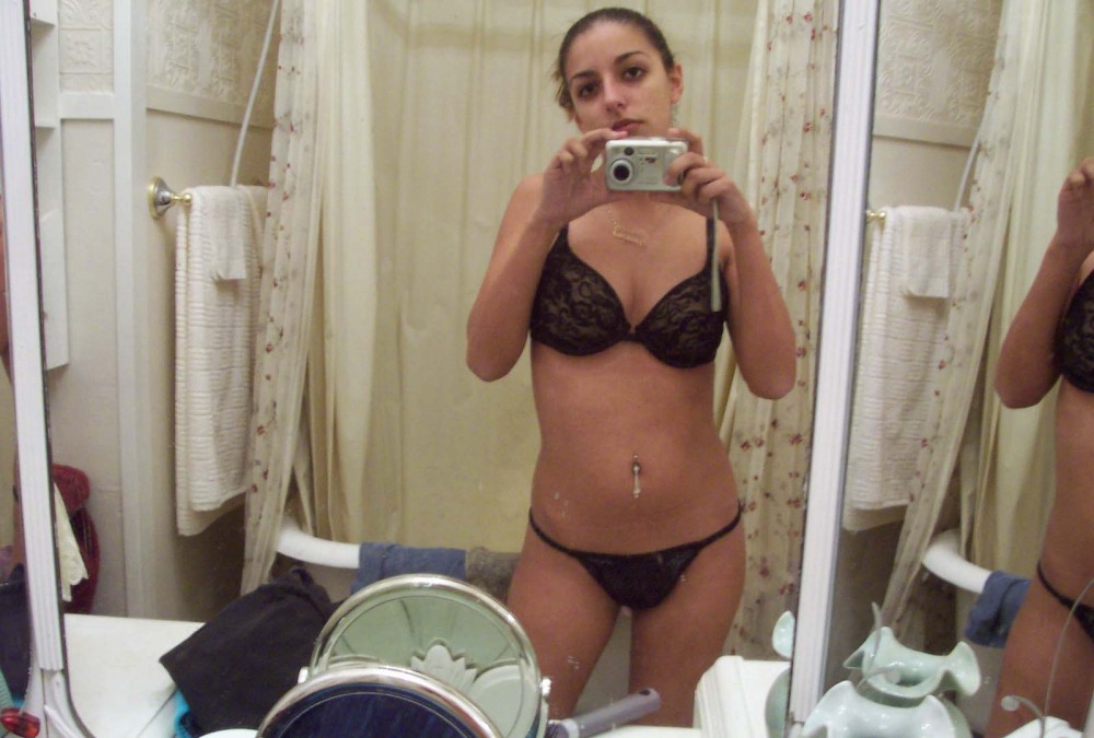Desi Girl Captured Nude Toilet