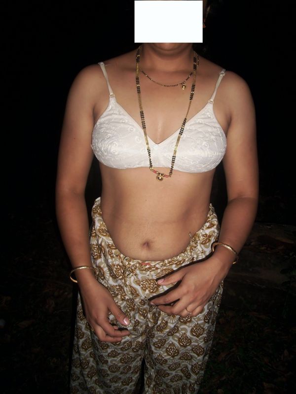Indian wife exposing her juicy boobs on camera