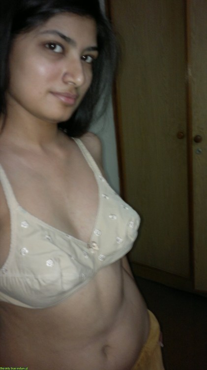 Pakistani Sexy Hasina Nude Showing Tits