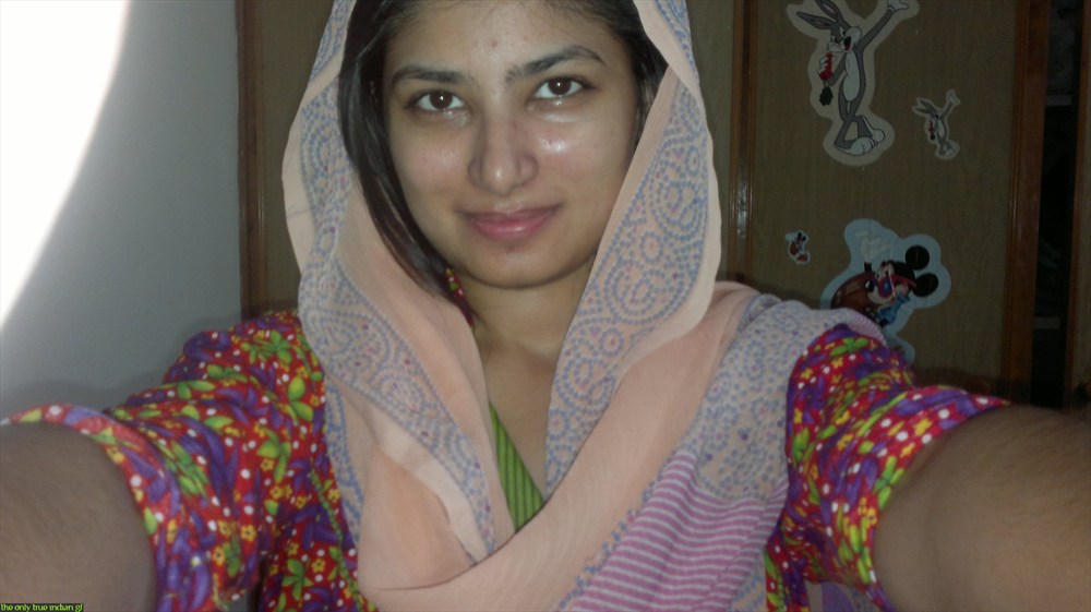 Pakistani Sexy Hasina Nude Showing Tits