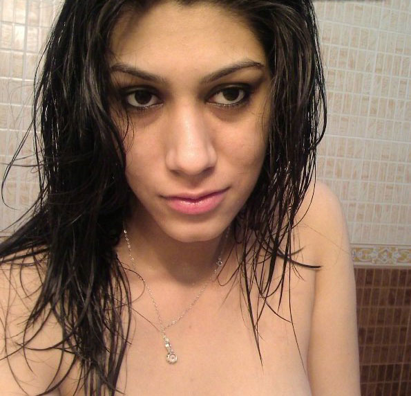 Horny Indian Girl Fingering Her Pussy