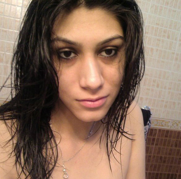 Horny Indian Girl Fingering Her Pussy