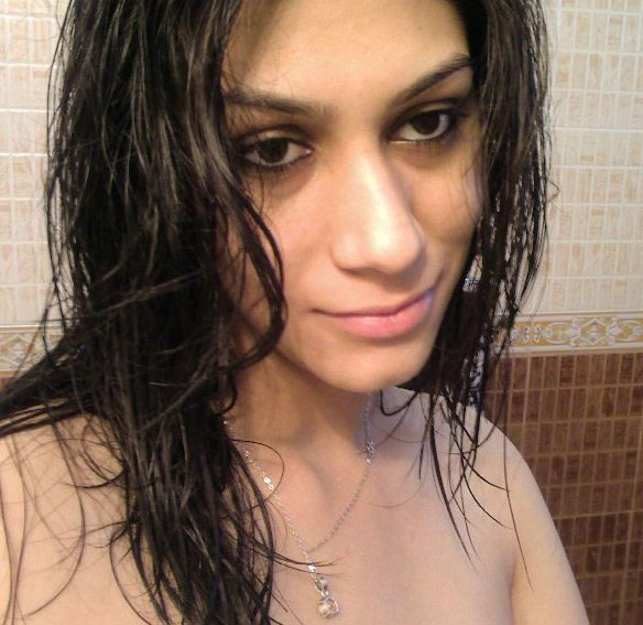 Horny Indian Girl Fingering Her Pussy