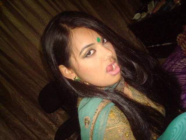 Sexy juicy indian girl giving sexy poses before she gets naked