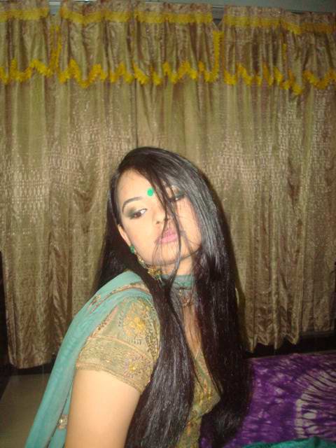 Sexy juicy indian girl giving sexy poses before she gets naked