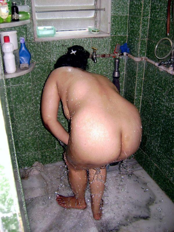 Mature amateur indian wife caught naked taking shower