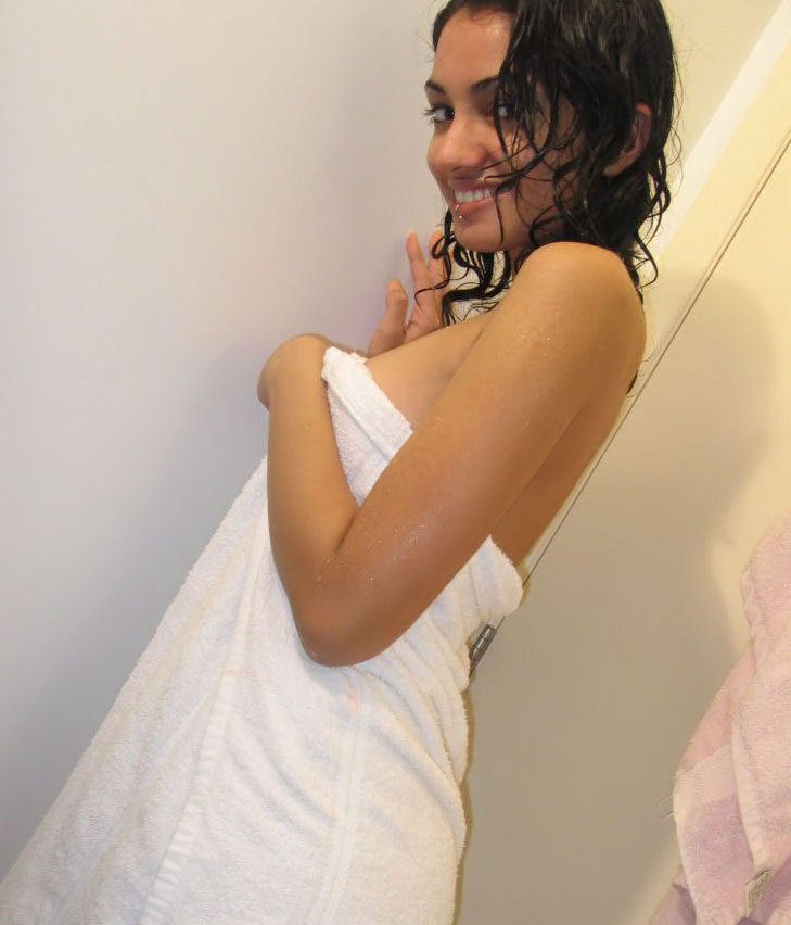 Delhi college girl self shoot picture taking shower