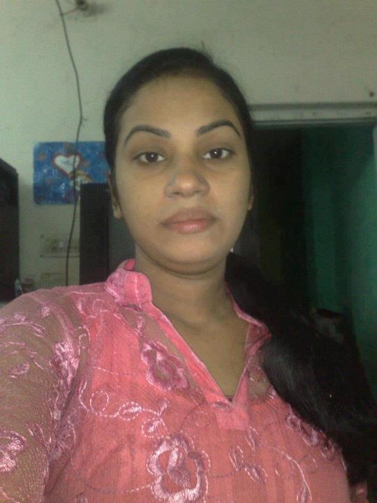 Hot Indian Babe Saraswati Does A Mean tease in toilet