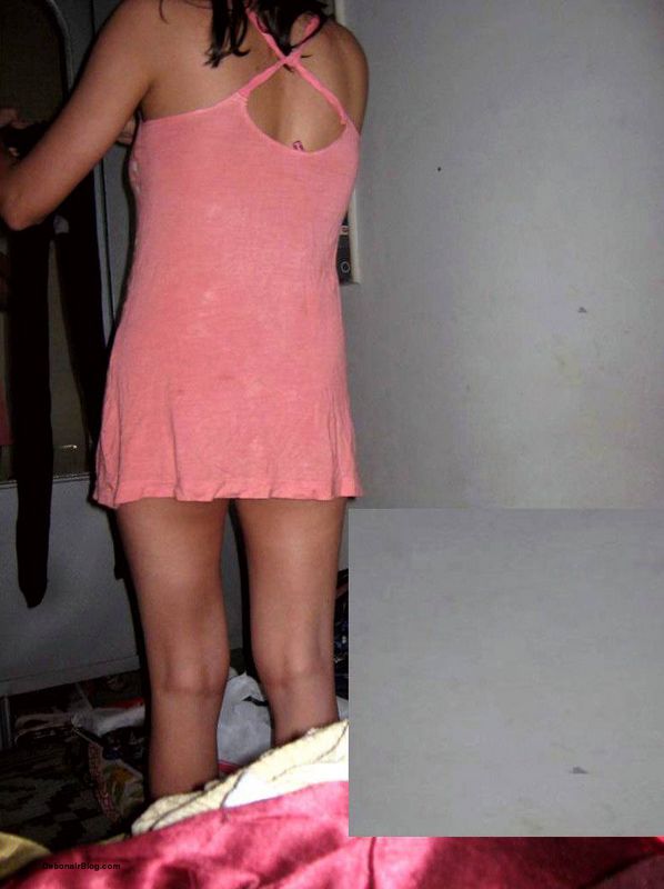 Indian babe exposed by her boyfriend changing her panty
