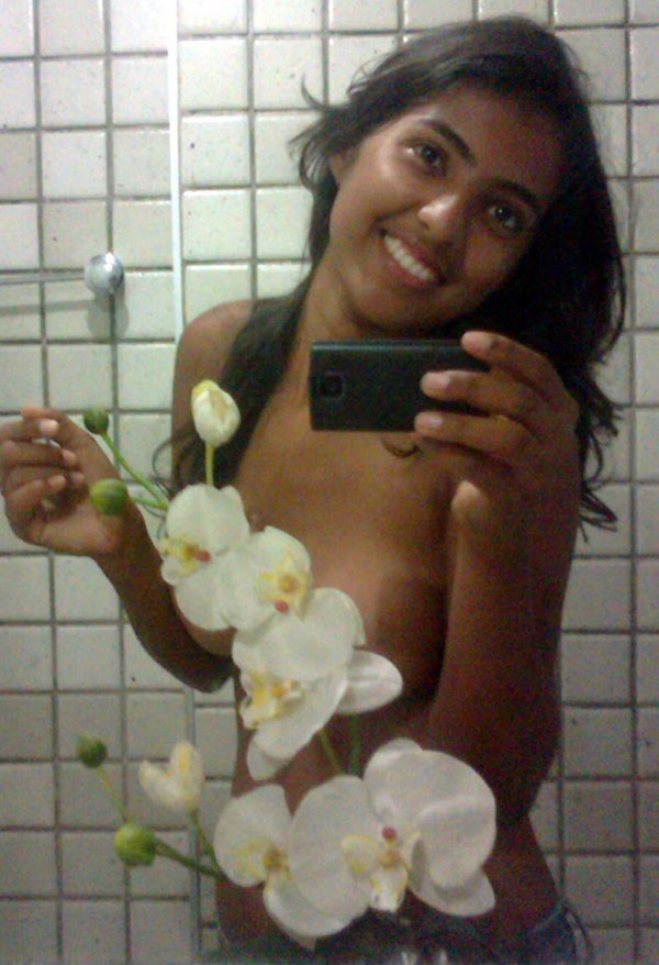 Indian Girl Shower Capturing Her Naked Pics