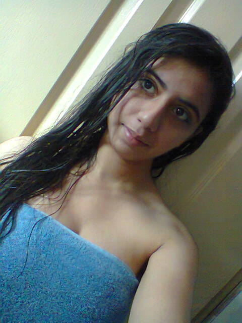 Stolen Pics Of Indian GF From Mobile Phone