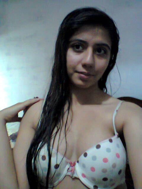 Stolen Pics Of Indian GF From Mobile Phone