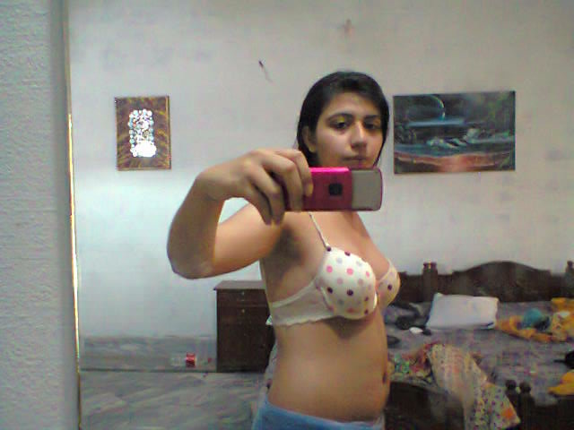 Stolen Pics Of Indian GF From Mobile Phone