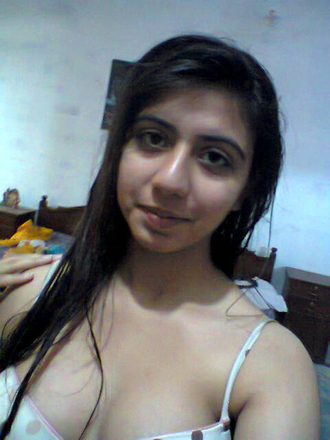 Stolen Pics Of Indian GF From Mobile Phone