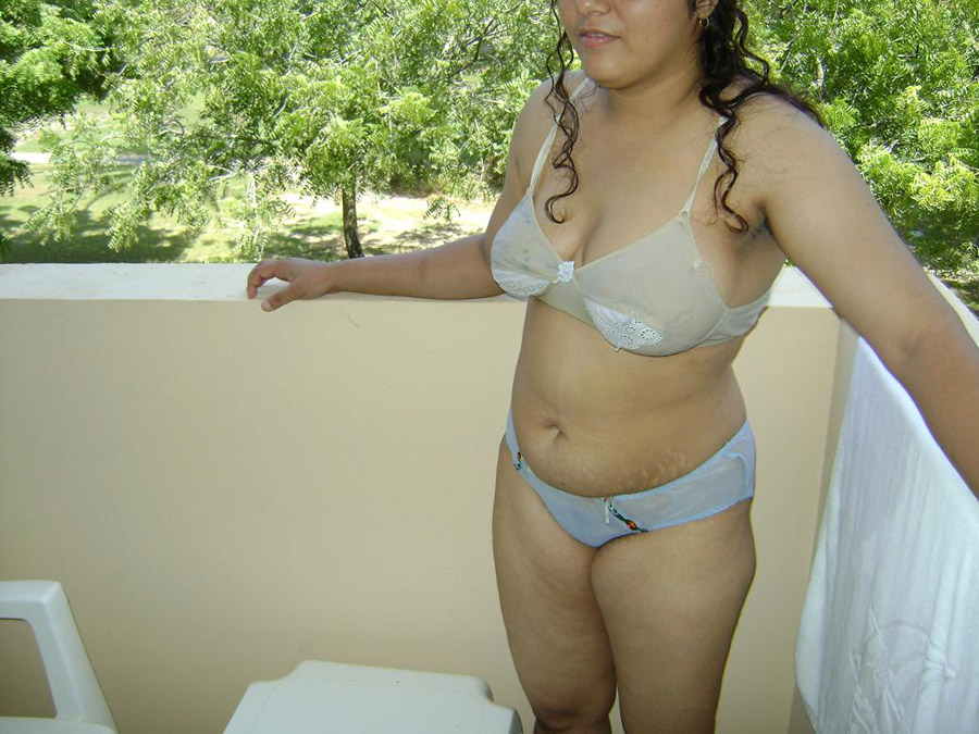 Spicy Pictures Of Naked Amateur Indian Wife Posing