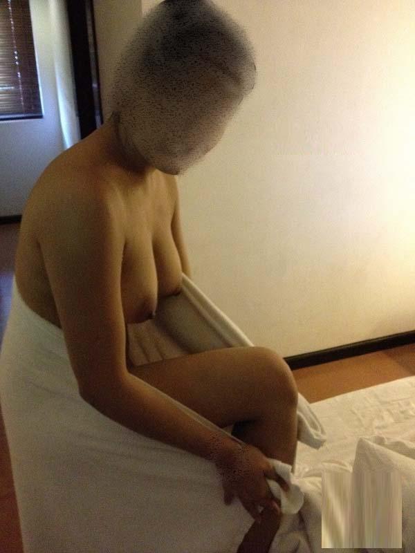 Cute indian college girl giving some sexy poses