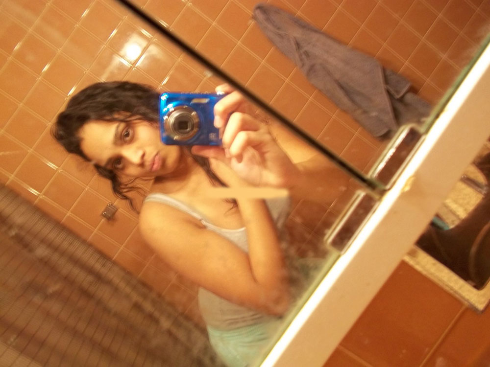Indian GF Taking Her Nude Picture