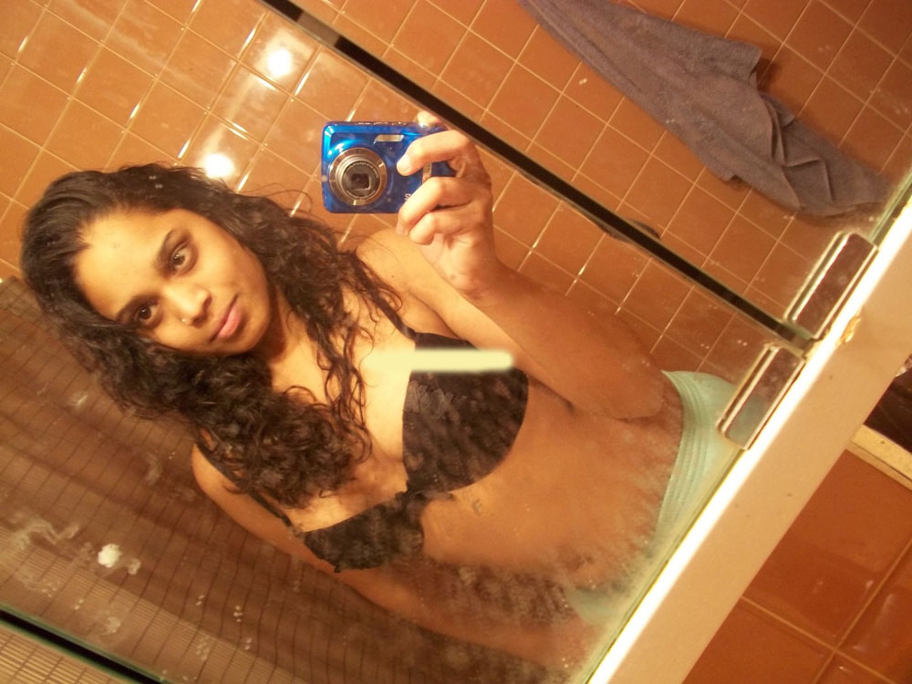 Indian GF Taking Her Nude Picture