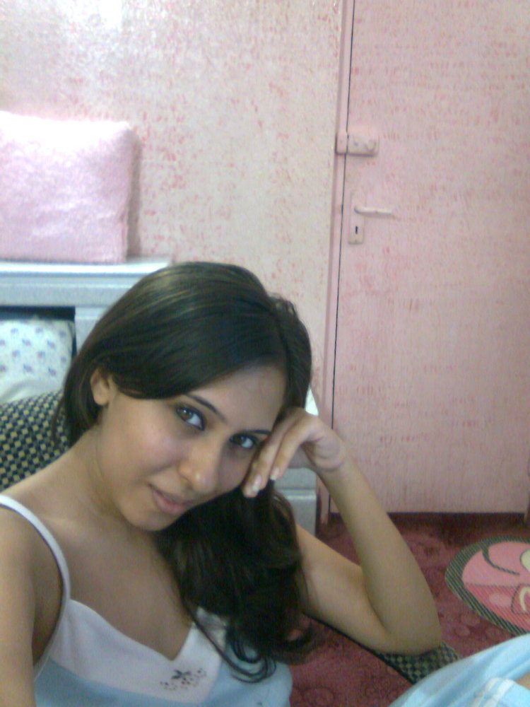 Desi Hot Girl AnuRadha Lying Naked Bedroom Pics