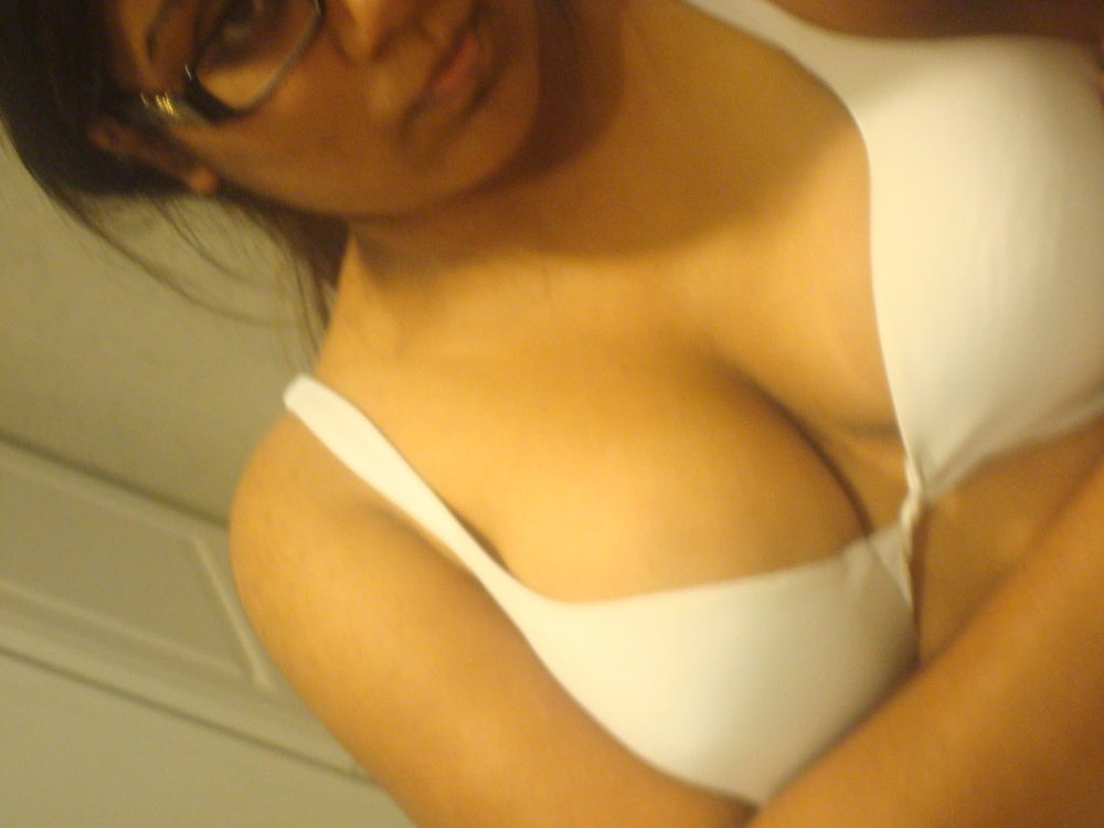 Desi Girl Naked Stripping Nude Photo Session