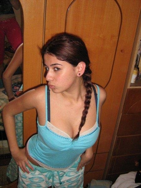 Indian School Girl Hot Kissing Pics