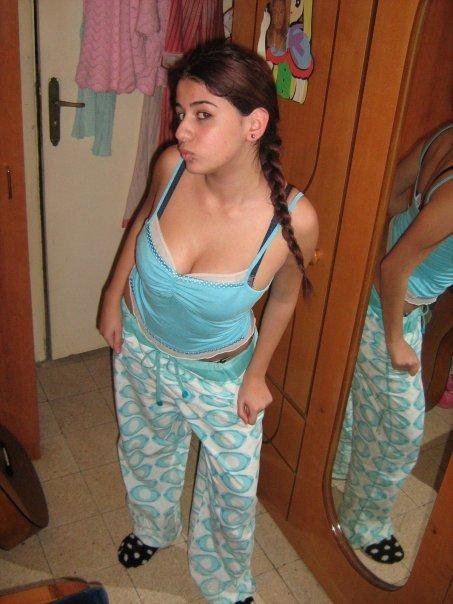 Indian School Girl Hot Kissing Pics