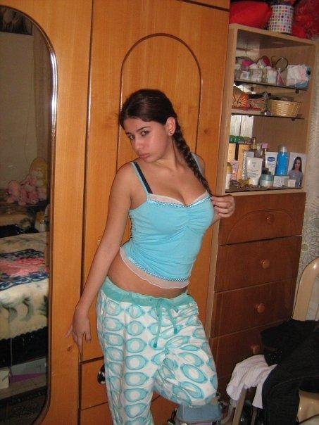 Indian School Girl Hot Kissing Pics