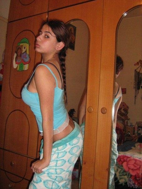 Indian School Girl Hot Kissing Pics